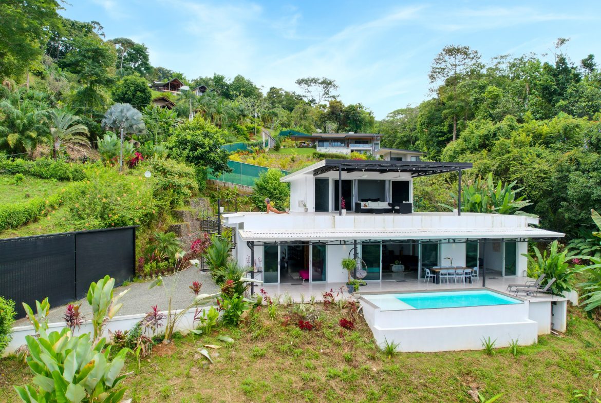 BEAUTIFUL AND MODERN HOME IN UVITA WITH INFINITY POOL, OCEAN VIEWS AND RENTAL OPTIONS, Uvita, Costa Rica — photo 2