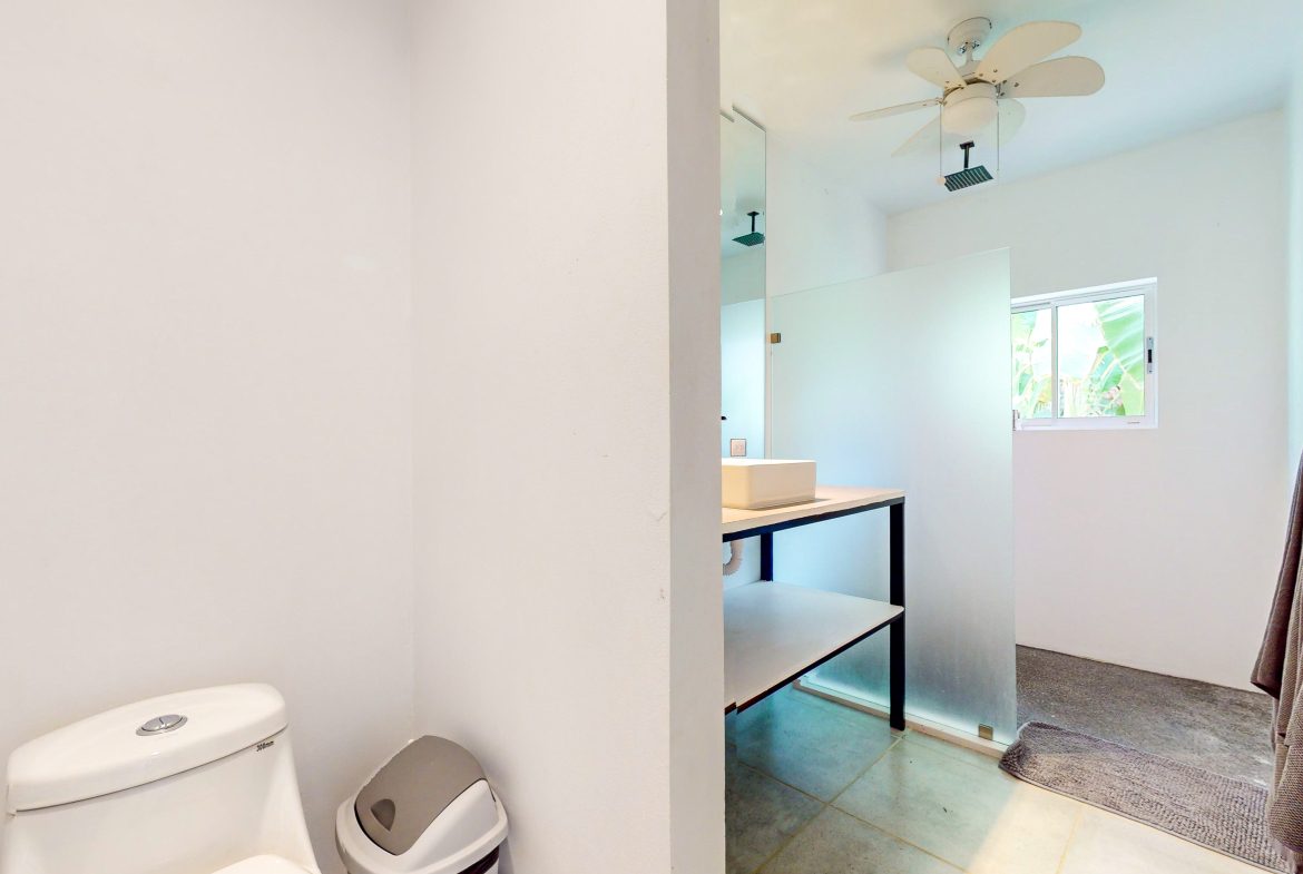 BEAUTIFUL AND MODERN HOME IN UVITA WITH INFINITY POOL, OCEAN VIEWS AND RENTAL OPTIONS