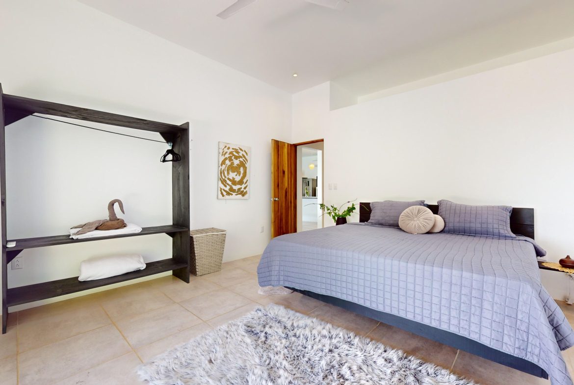 BEAUTIFUL AND MODERN HOME IN UVITA WITH INFINITY POOL, OCEAN VIEWS AND RENTAL OPTIONS