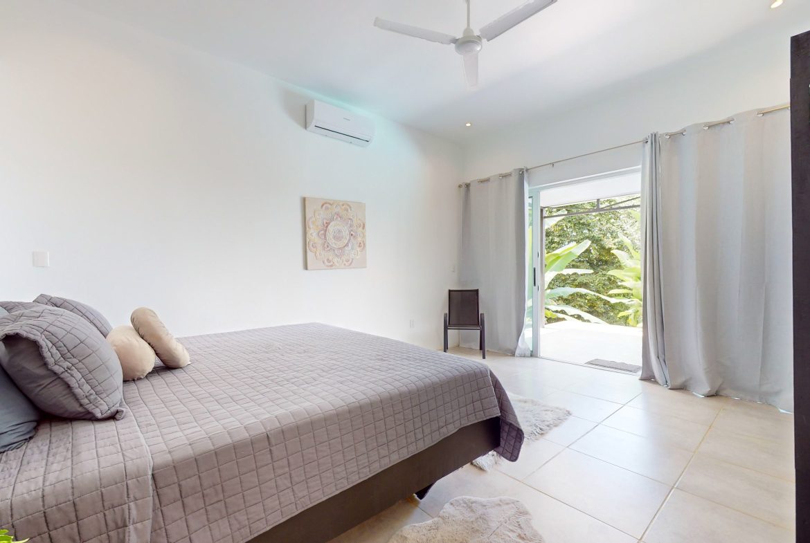BEAUTIFUL AND MODERN HOME IN UVITA WITH INFINITY POOL, OCEAN VIEWS AND RENTAL OPTIONS