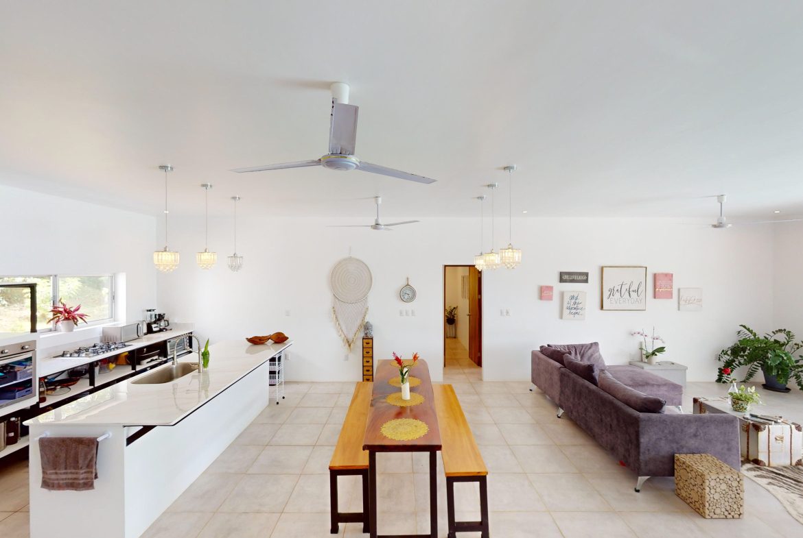 BEAUTIFUL AND MODERN HOME IN UVITA WITH INFINITY POOL, OCEAN VIEWS AND RENTAL OPTIONS