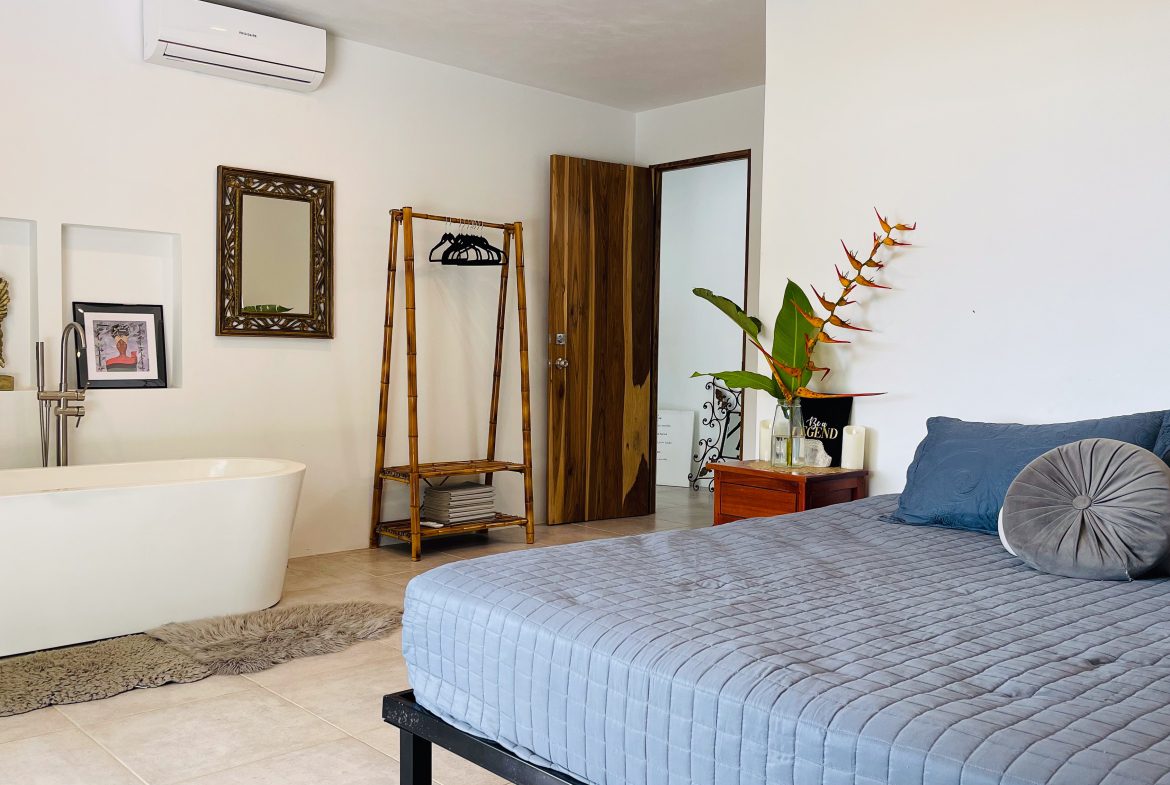 BEAUTIFUL AND MODERN HOME IN UVITA WITH INFINITY POOL, OCEAN VIEWS AND RENTAL OPTIONS