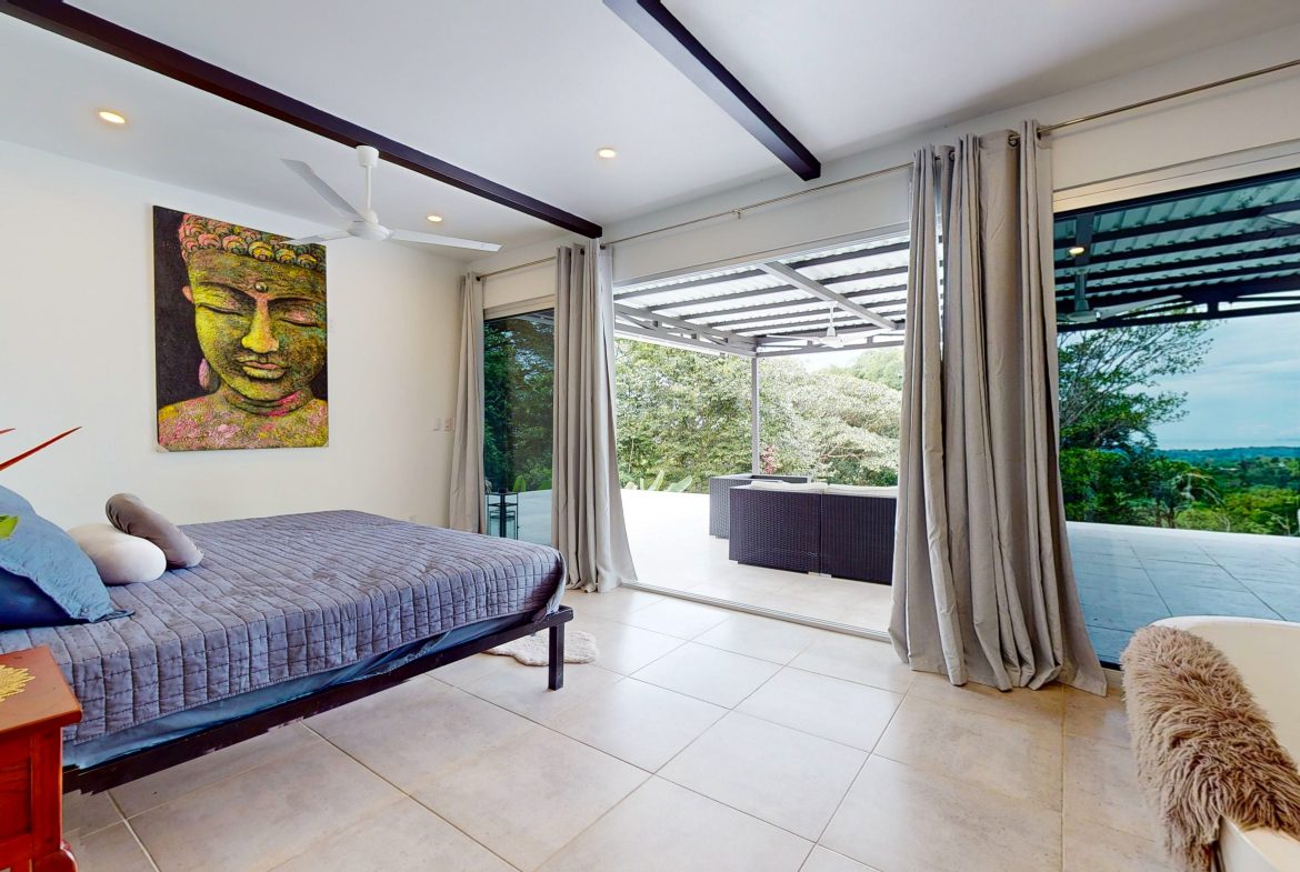 BEAUTIFUL AND MODERN HOME IN UVITA WITH INFINITY POOL, OCEAN VIEWS AND RENTAL OPTIONS