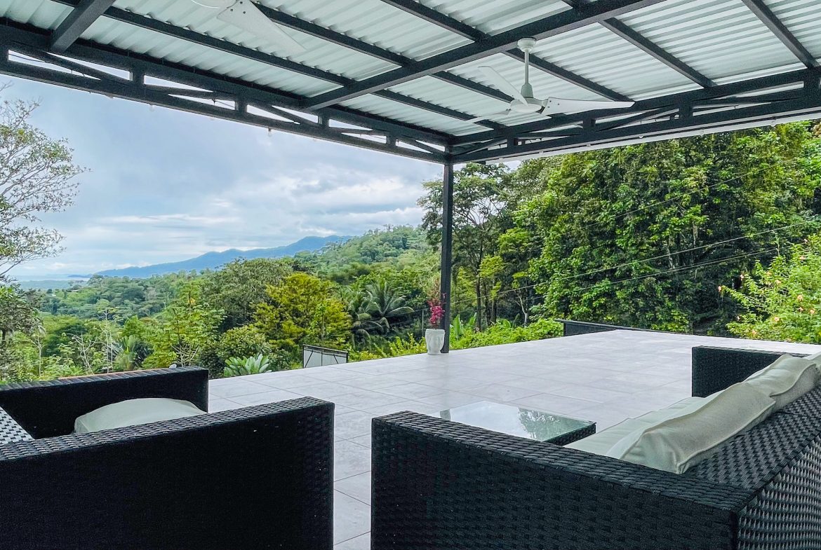 BEAUTIFUL AND MODERN HOME IN UVITA WITH INFINITY POOL, OCEAN VIEWS AND RENTAL OPTIONS