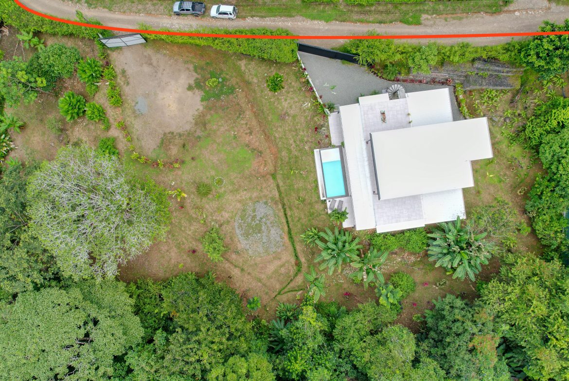 BEAUTIFUL AND MODERN HOME IN UVITA WITH INFINITY POOL, OCEAN VIEWS AND RENTAL OPTIONS