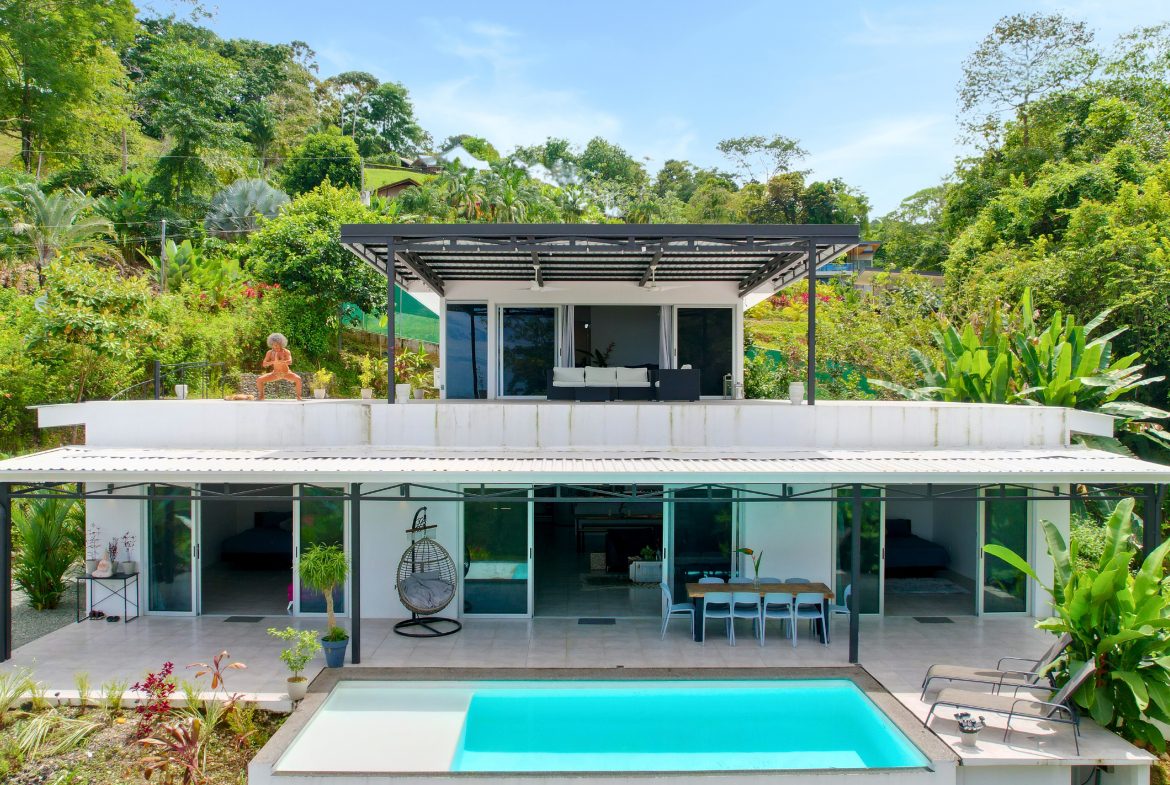 BEAUTIFUL AND MODERN HOME IN UVITA WITH INFINITY POOL, OCEAN VIEWS AND RENTAL OPTIONS