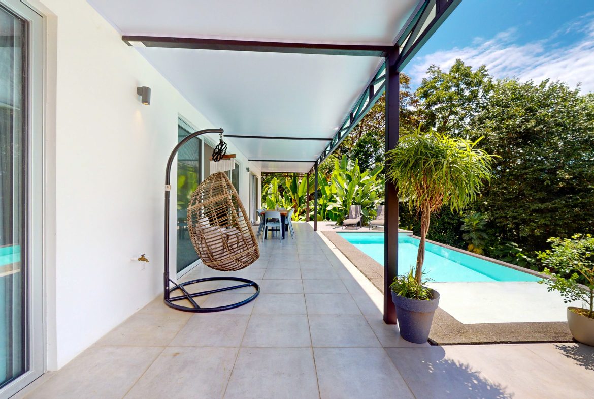 BEAUTIFUL AND MODERN HOME IN UVITA WITH INFINITY POOL, OCEAN VIEWS AND RENTAL OPTIONS