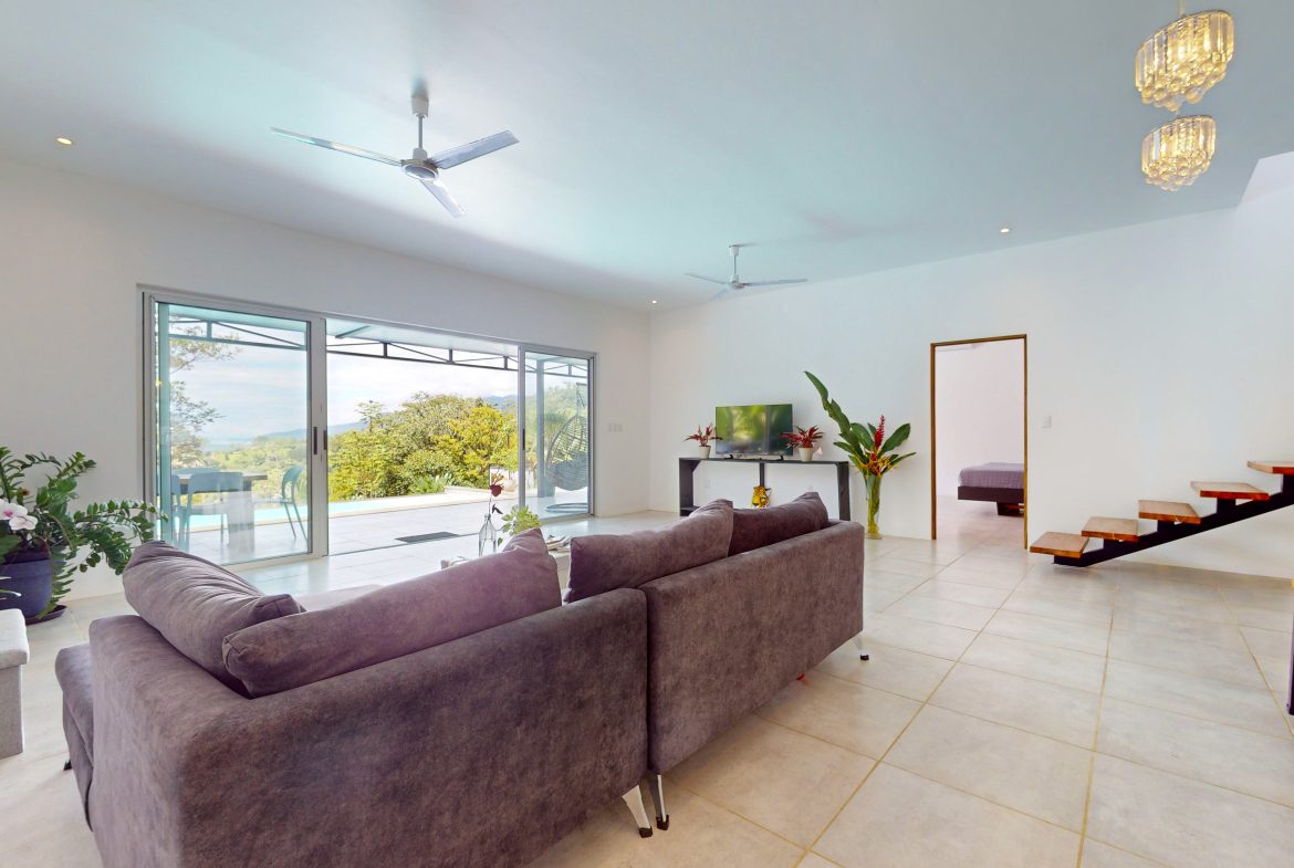 BEAUTIFUL AND MODERN HOME IN UVITA WITH INFINITY POOL, OCEAN VIEWS AND RENTAL OPTIONS
