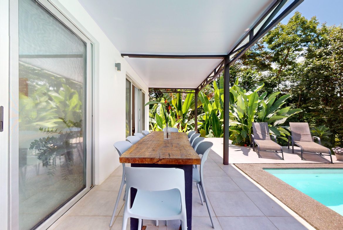 BEAUTIFUL AND MODERN HOME IN UVITA WITH INFINITY POOL, OCEAN VIEWS AND RENTAL OPTIONS