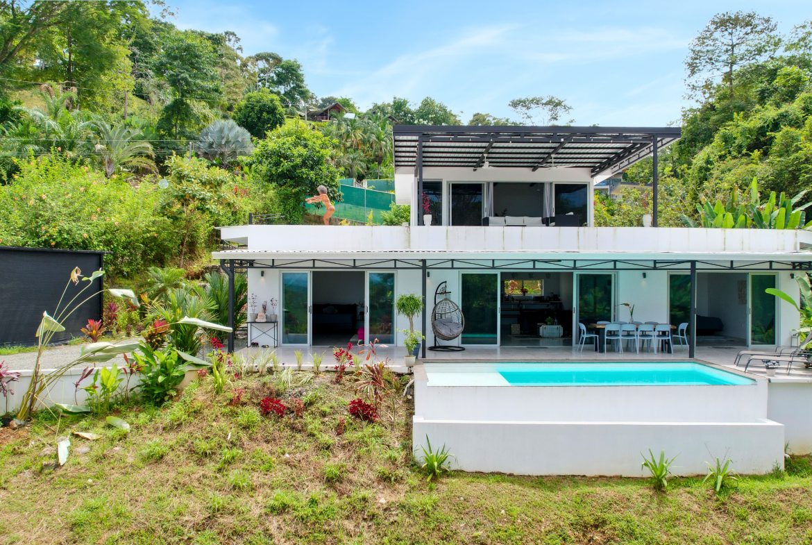 BEAUTIFUL AND MODERN HOME IN UVITA WITH INFINITY POOL, OCEAN VIEWS AND RENTAL OPTIONS