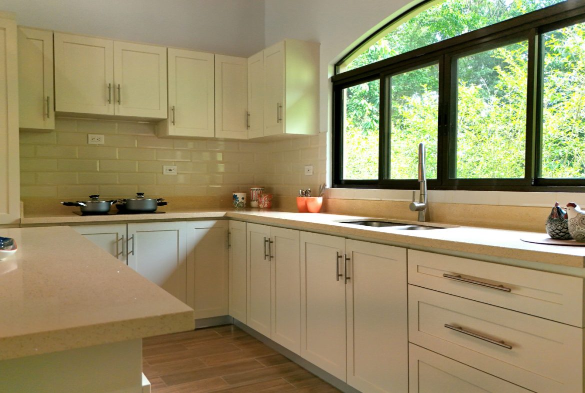 CONTEMPORARY 2-BEDROOM HOME WITH NATURAL SETTING AROUND IN GATED COMMUNITY – 0.22 ACRE, Uvita, Costa Rica — photo 7