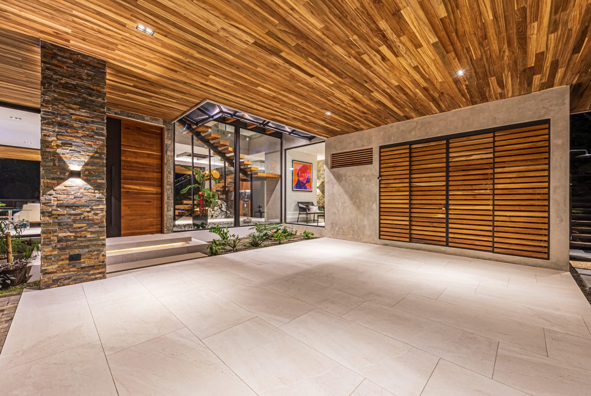 CASA KOULES – LUXURY OCEAN VIEW HOME IN COSTA VERDE ESTATES