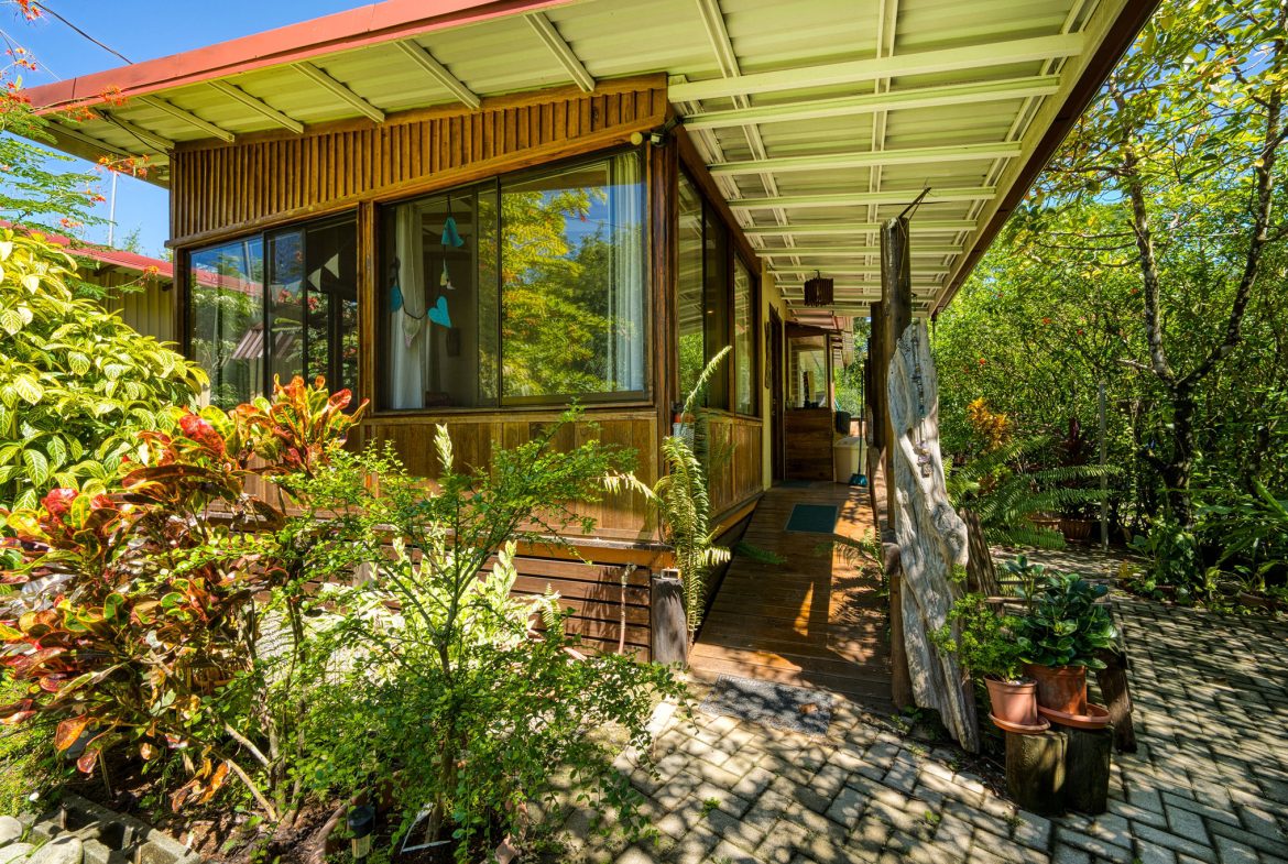 DOMINICAL HOTEL OR RETREAT WITH 13 RENTALS PLUS OWNER’S HOME