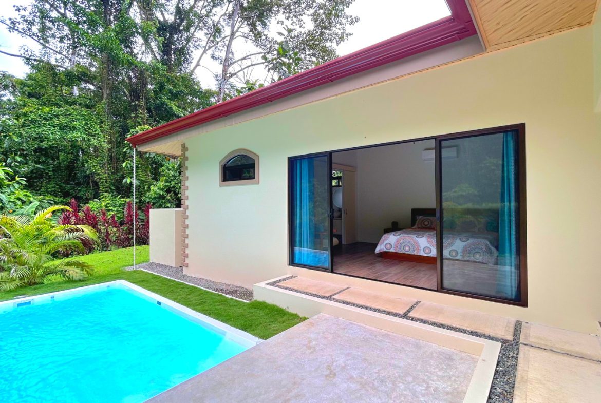 CONTEMPORARY 2-BEDROOM HOME WITH NATURAL SETTING AROUND IN GATED COMMUNITY – 0.22 ACRE, Uvita, Costa Rica — photo 3