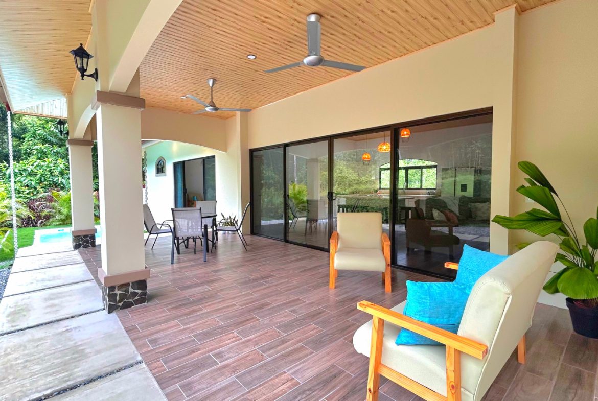 CONTEMPORARY 2-BEDROOM HOME WITH NATURAL SETTING AROUND IN GATED COMMUNITY – 0.22 ACRE, Uvita, Costa Rica — photo 4