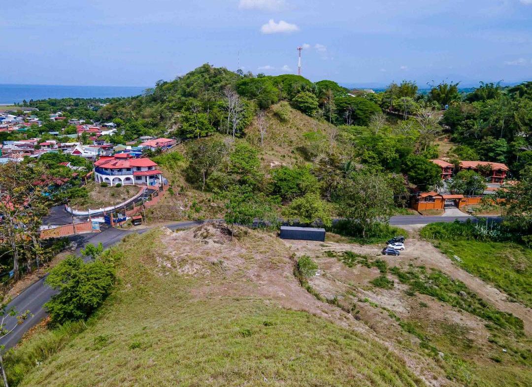 PROPERTY WITH OCEAN AND MOUNTAIN VIEWS QUEPOS – 2.0 ACRES