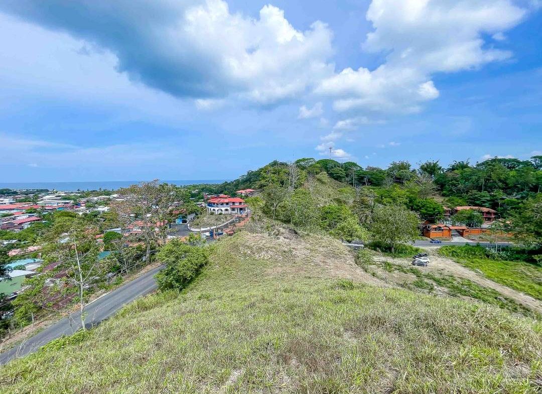 PROPERTY WITH OCEAN AND MOUNTAIN VIEWS QUEPOS – 2.0 ACRES