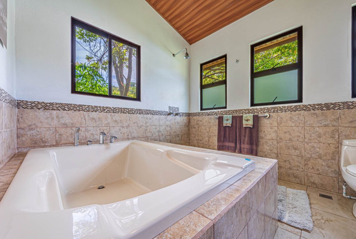PROPERTY NEAR TO THE DOMINICAL BEACH – 0.50 ACRES