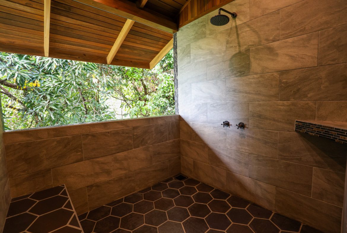 TROPICAL RETREAT IN PLATANILLO – OCEAN VIEW HOME PLUS APARTMENT IN ESTABLISHED COMMUNITY – 0.88 ACRES