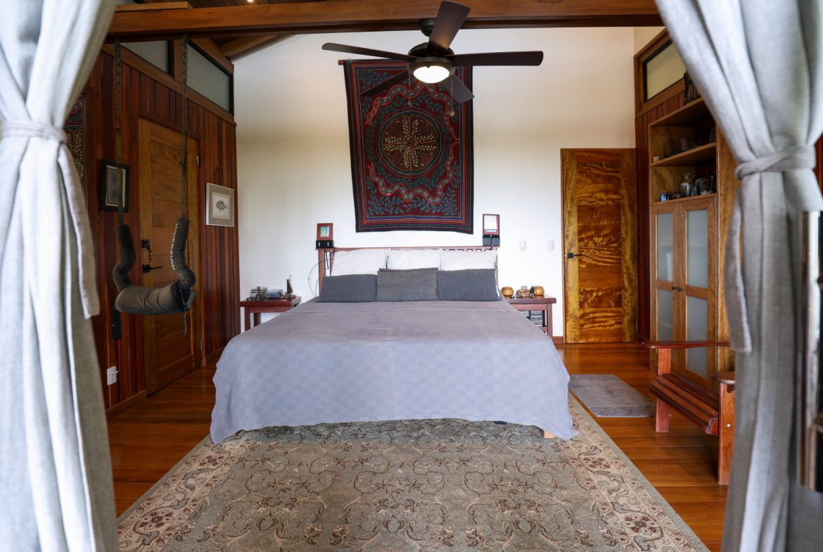 TROPICAL RETREAT IN PLATANILLO – OCEAN VIEW HOME PLUS APARTMENT IN ESTABLISHED COMMUNITY – 0.88 ACRES