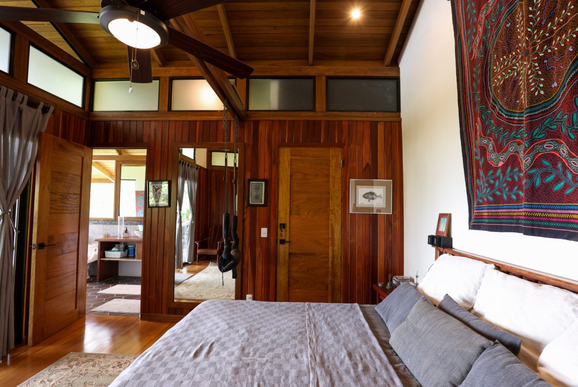 TROPICAL RETREAT IN PLATANILLO – OCEAN VIEW HOME PLUS APARTMENT IN ESTABLISHED COMMUNITY – 0.88 ACRES