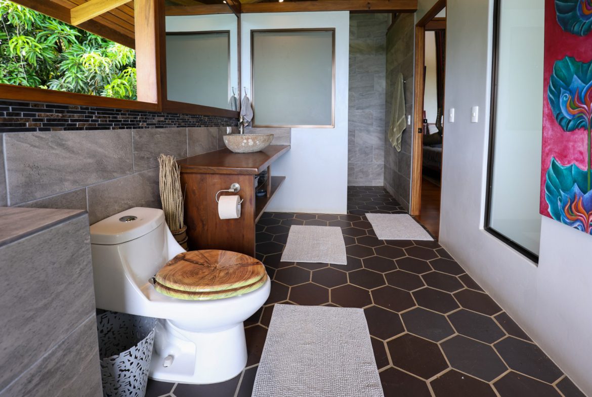 TROPICAL RETREAT IN PLATANILLO – OCEAN VIEW HOME PLUS APARTMENT IN ESTABLISHED COMMUNITY – 0.88 ACRES