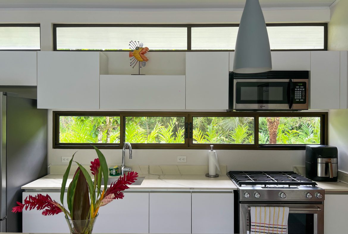 CASA CANTO DEL RÍO – A MODERN JUNGLE RETREAT WITH RIVERFRONT SERENITY & PRIVATE POOL ON 1-ACRE, Uvita, Costa Rica — photo 5