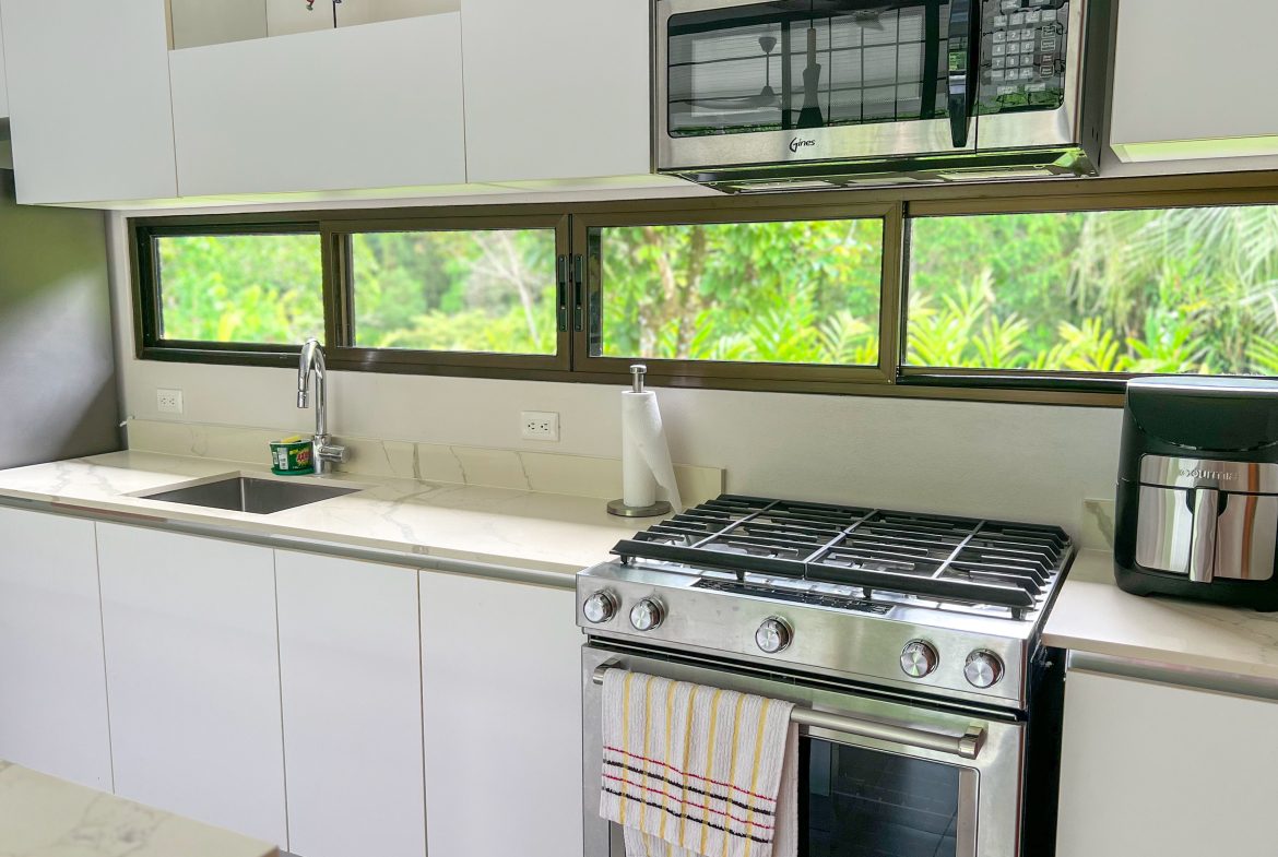 CASA CANTO DEL RÍO – A MODERN JUNGLE RETREAT WITH RIVERFRONT SERENITY & PRIVATE POOL ON 1-ACRE, Uvita, Costa Rica — photo 7