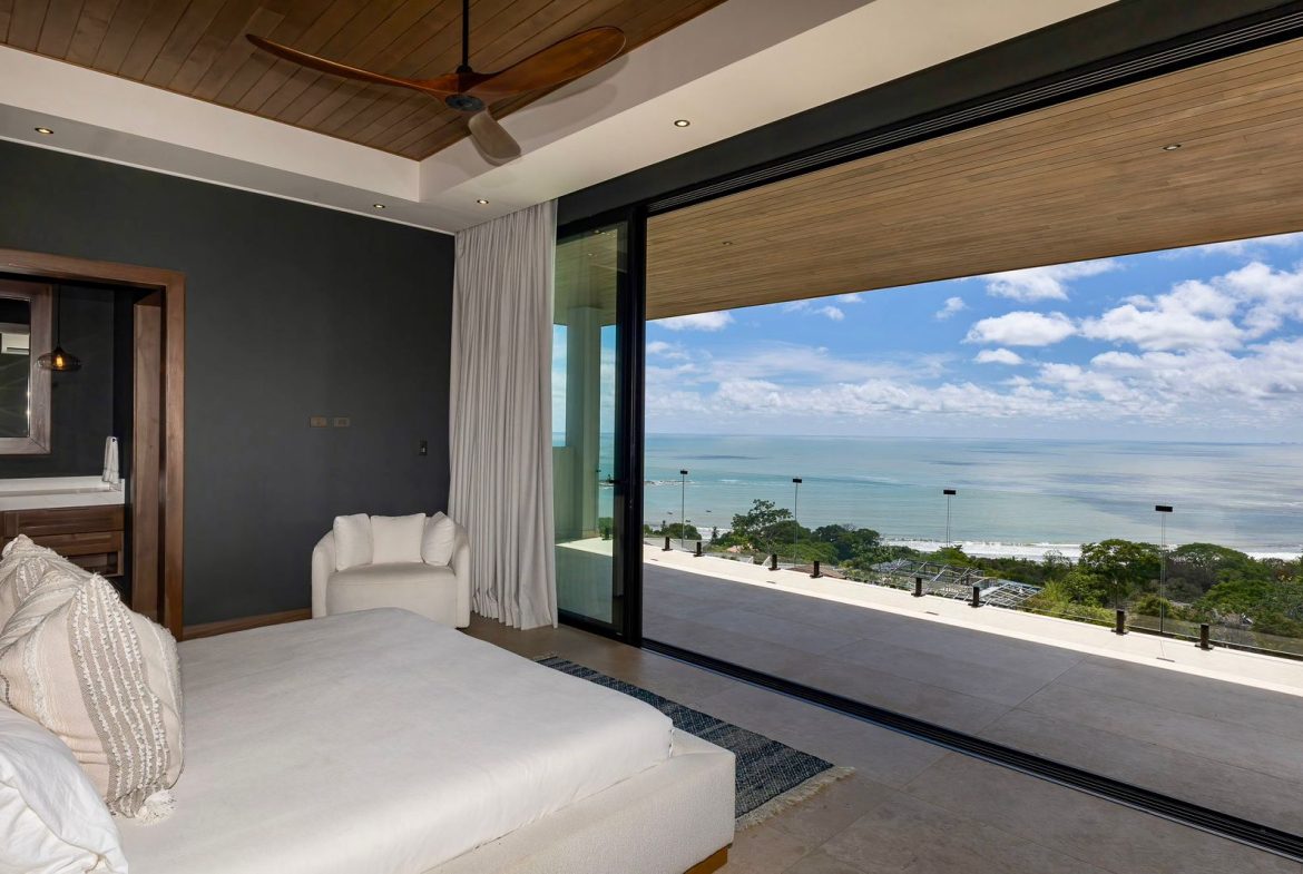 LUXURIOUS MASTERPIECE WITH FRONT ROW OCEAN AND COASTLINE VIEWS