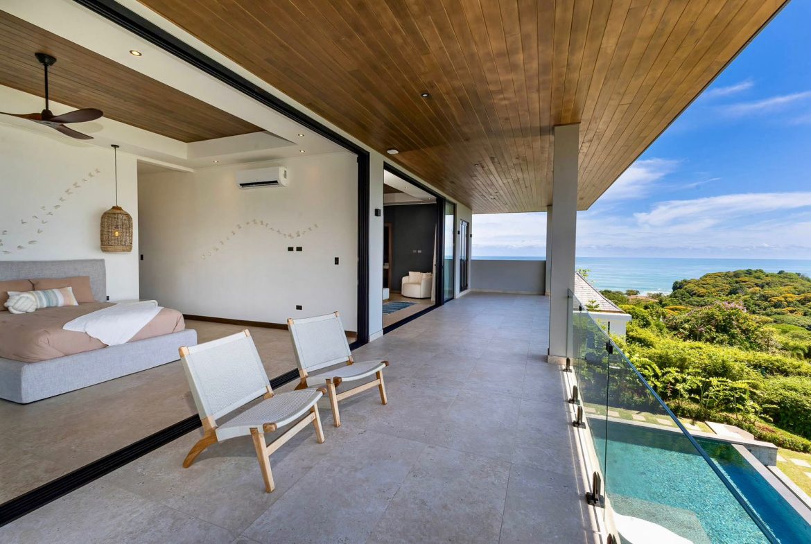 LUXURIOUS MASTERPIECE WITH FRONT ROW OCEAN AND COASTLINE VIEWS