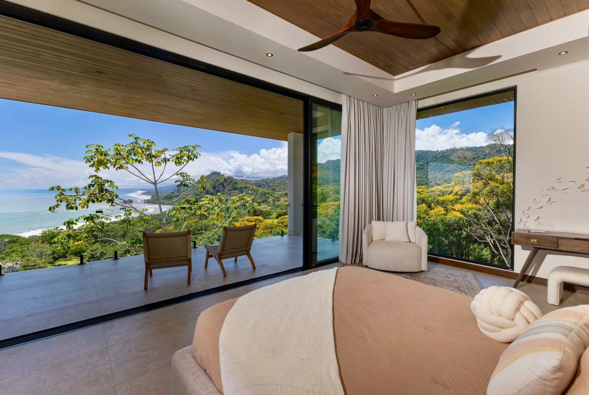 LUXURIOUS MASTERPIECE WITH FRONT ROW OCEAN AND COASTLINE VIEWS