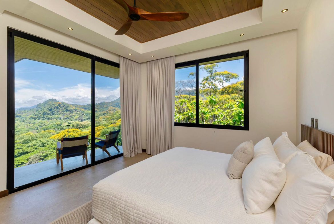 LUXURIOUS MASTERPIECE WITH FRONT ROW OCEAN AND COASTLINE VIEWS