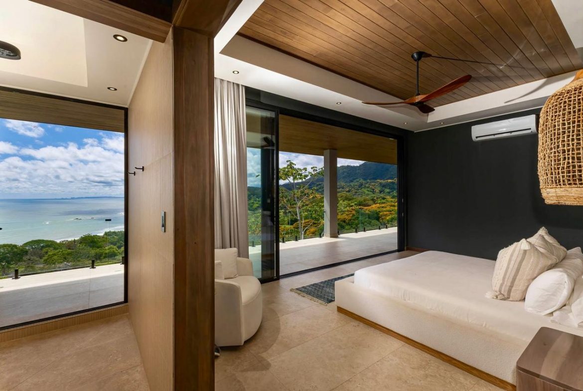 LUXURIOUS MASTERPIECE WITH FRONT ROW OCEAN AND COASTLINE VIEWS