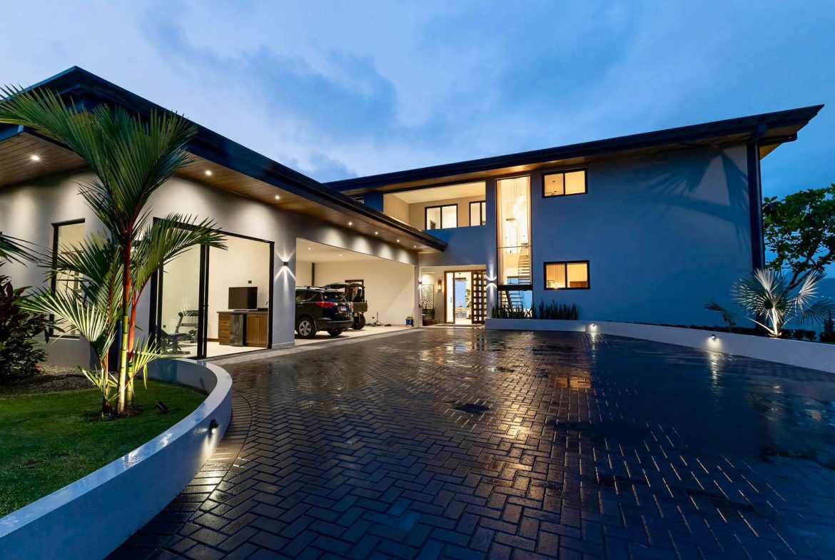 LUXURIOUS MASTERPIECE WITH FRONT ROW OCEAN AND COASTLINE VIEWS, Uvita, Costa Rica — photo 5