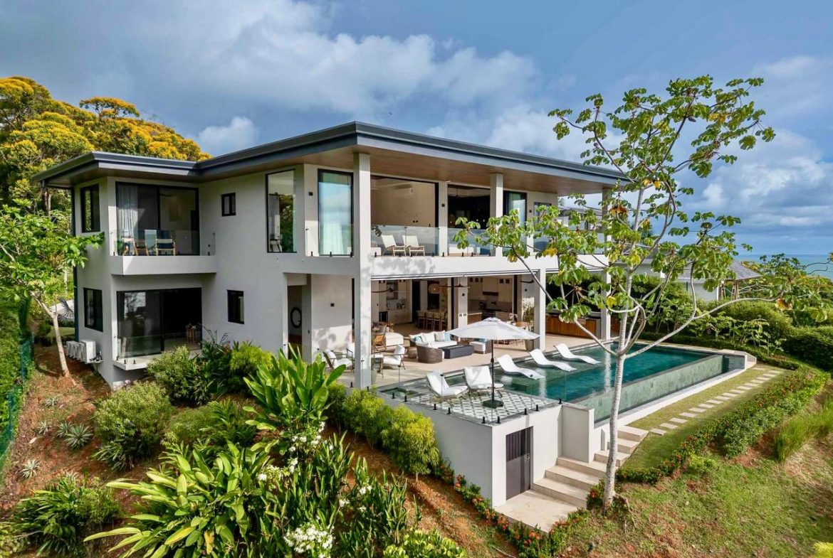 LUXURIOUS MASTERPIECE WITH FRONT ROW OCEAN AND COASTLINE VIEWS, Uvita, Costa Rica — photo 2