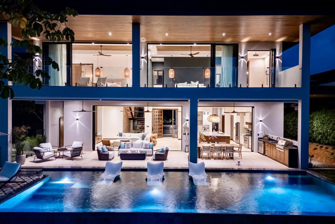 LUXURIOUS MASTERPIECE WITH FRONT ROW OCEAN AND COASTLINE VIEWS