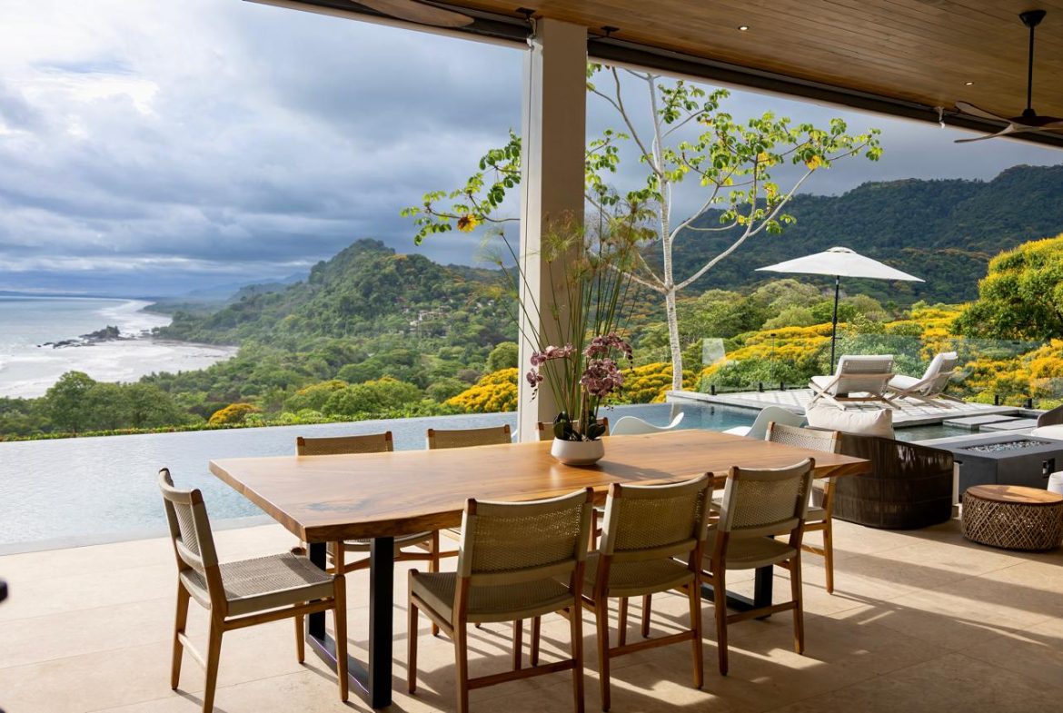 LUXURIOUS MASTERPIECE WITH FRONT ROW OCEAN AND COASTLINE VIEWS