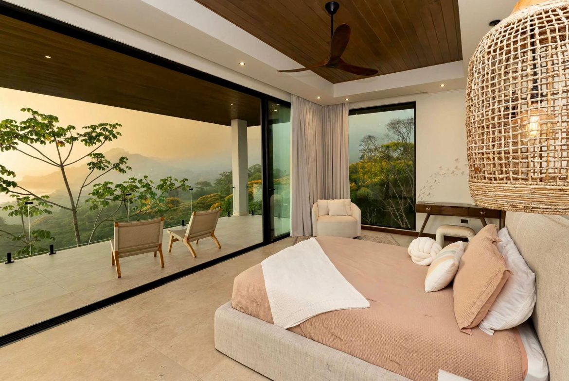 LUXURIOUS MASTERPIECE WITH FRONT ROW OCEAN AND COASTLINE VIEWS