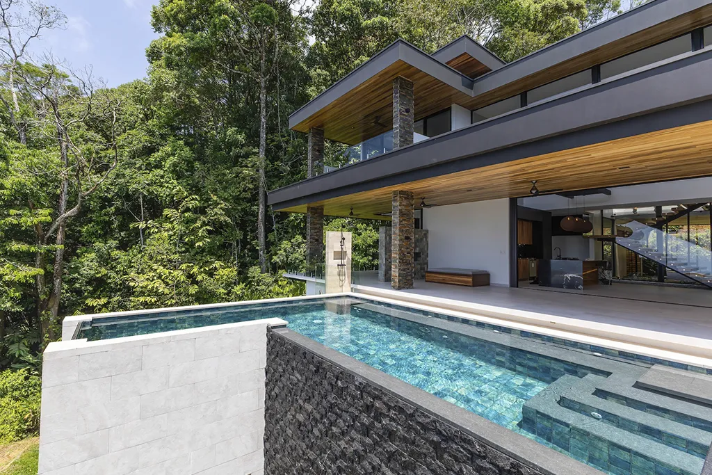 Living in Costa Verde Estates: Luxury, Nature, and Privacy in Dominical