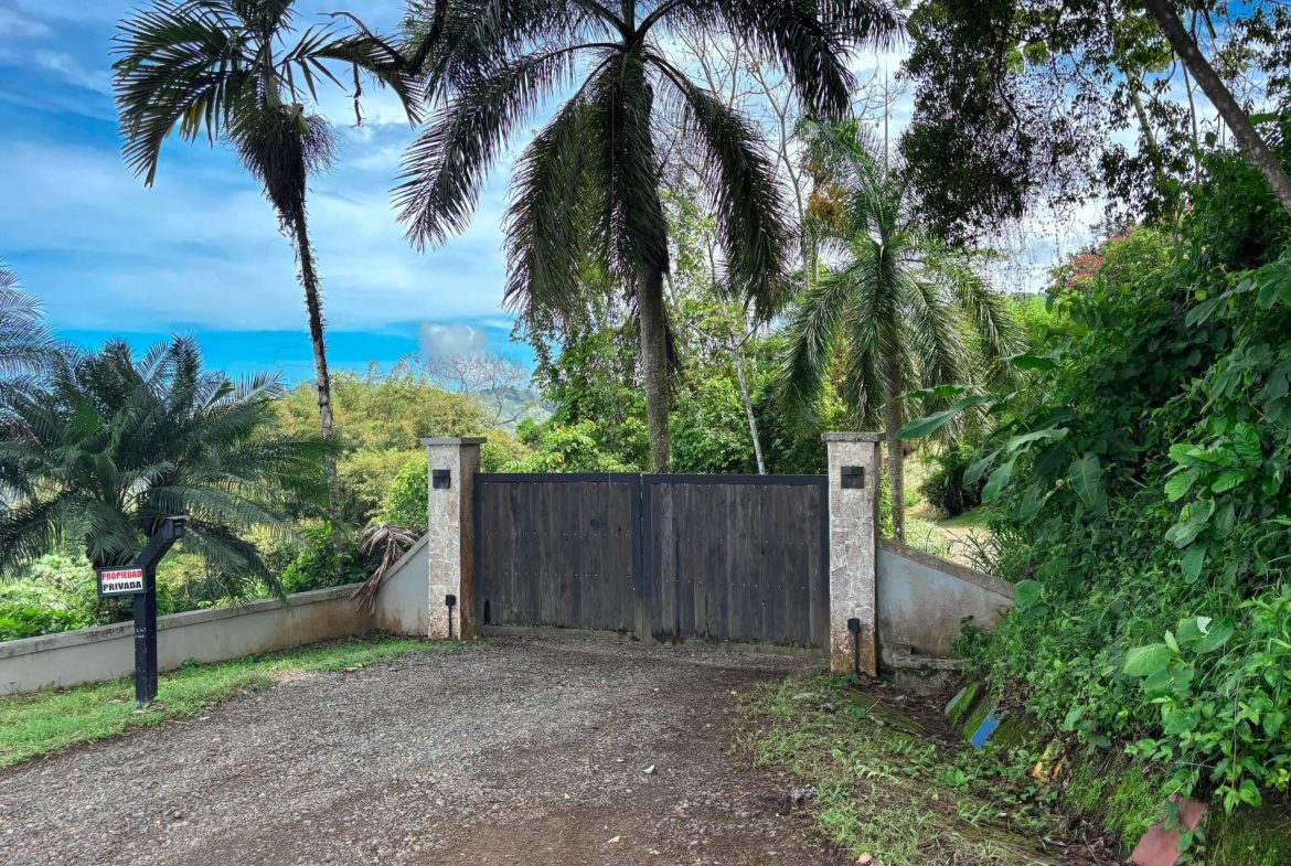 PROPERTY WITH OCEAN AND MOUNTAIN VIEWS, IN LAGUNAS – 3.6 ACRES