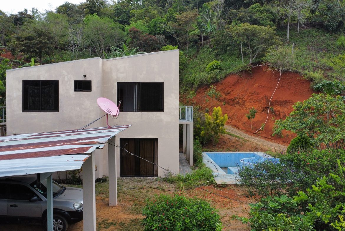 4-BEDROOM HOME WITH CREEK, FRUIT TREES AND POTENCIAL FOR EXPANSION ON 1.65 ACRES, Uvita, Costa Rica — photo 6