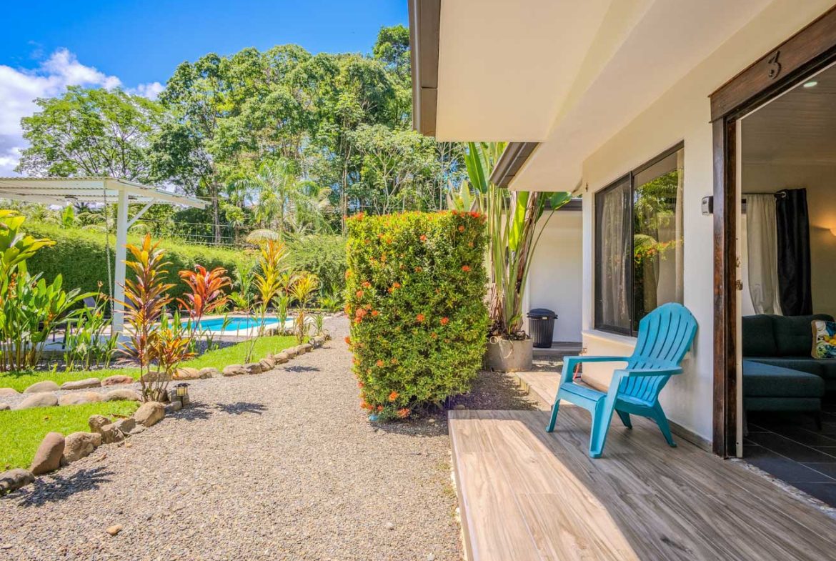 PROPERTY WITH 3 HOMES AND A POOL IN UVITA – 0.25 ACRES