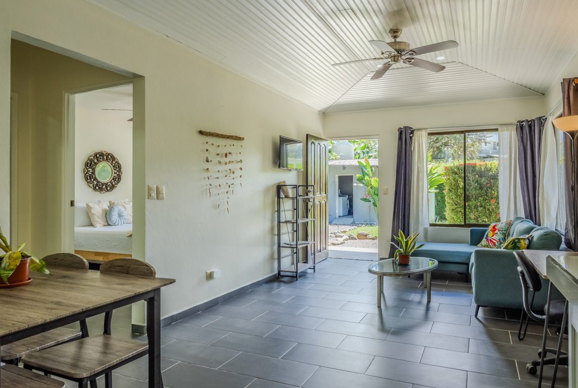 PROPERTY WITH 3 HOMES AND A POOL IN UVITA – 0.25 ACRES