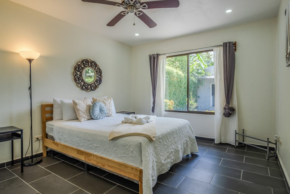PROPERTY WITH 3 HOMES AND A POOL IN UVITA – 0.25 ACRES