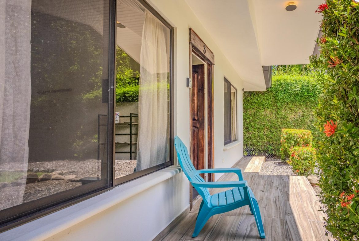 PROPERTY WITH 3 HOMES AND A POOL IN UVITA – 0.25 ACRES