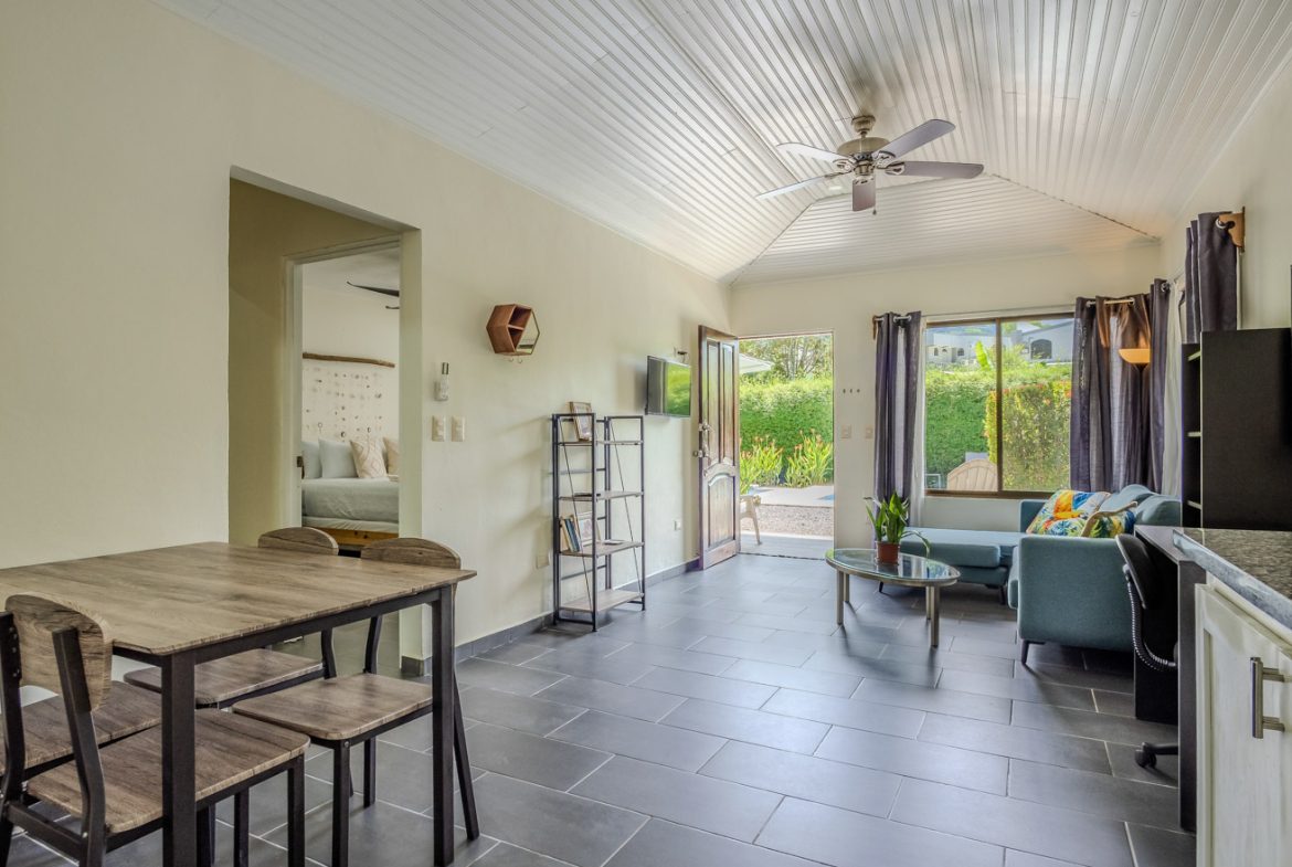 PROPERTY WITH 3 HOMES AND A POOL IN UVITA – 0.25 ACRES