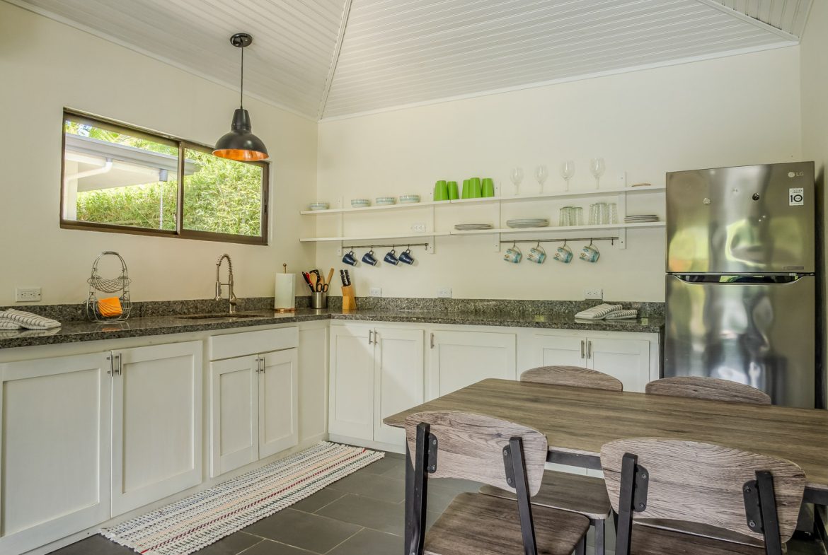 PROPERTY WITH 3 HOMES AND A POOL IN UVITA – 0.25 ACRES