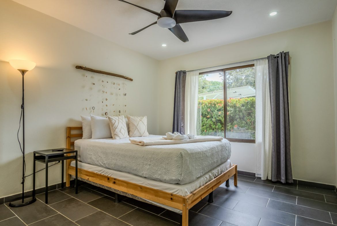 PROPERTY WITH 3 HOMES AND A POOL IN UVITA – 0.25 ACRES