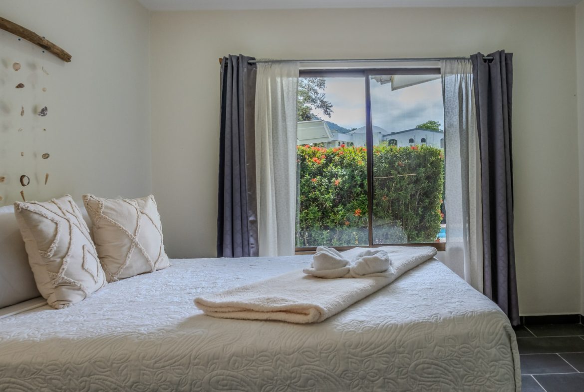 PROPERTY WITH 3 HOMES AND A POOL IN UVITA – 0.25 ACRES