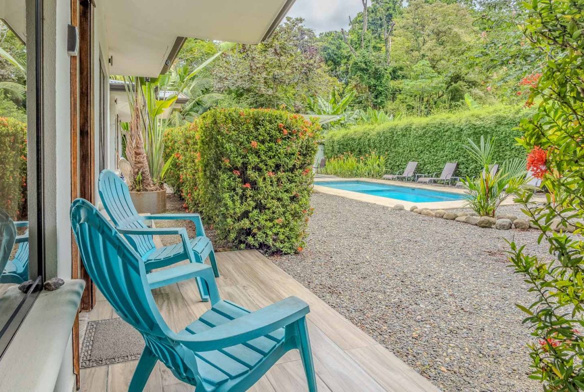 PROPERTY WITH 3 HOMES AND A POOL IN UVITA – 0.25 ACRES